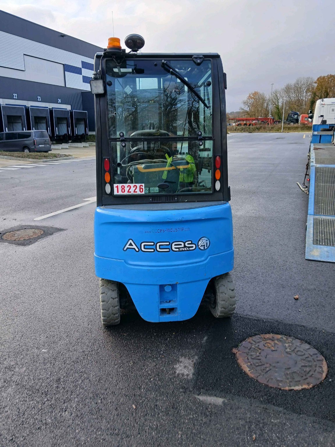 Chariot élévateur frontal UniCarriers QX2-30