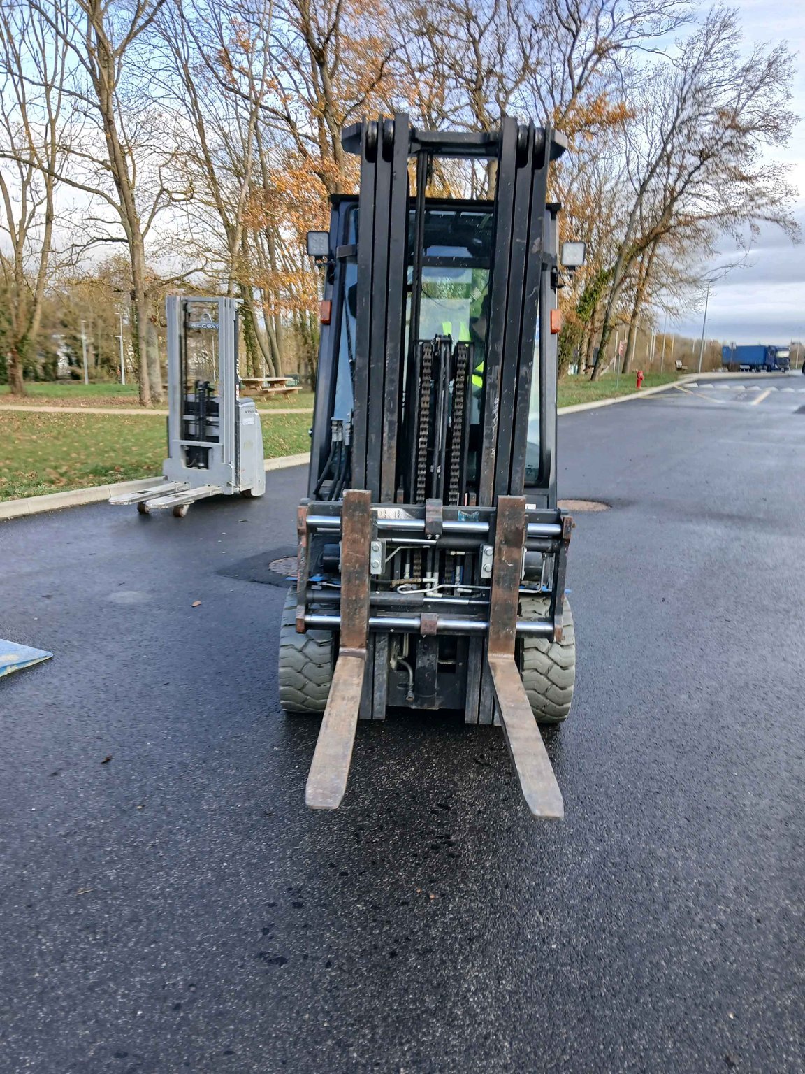 Chariot élévateur frontal UniCarriers QX2-30