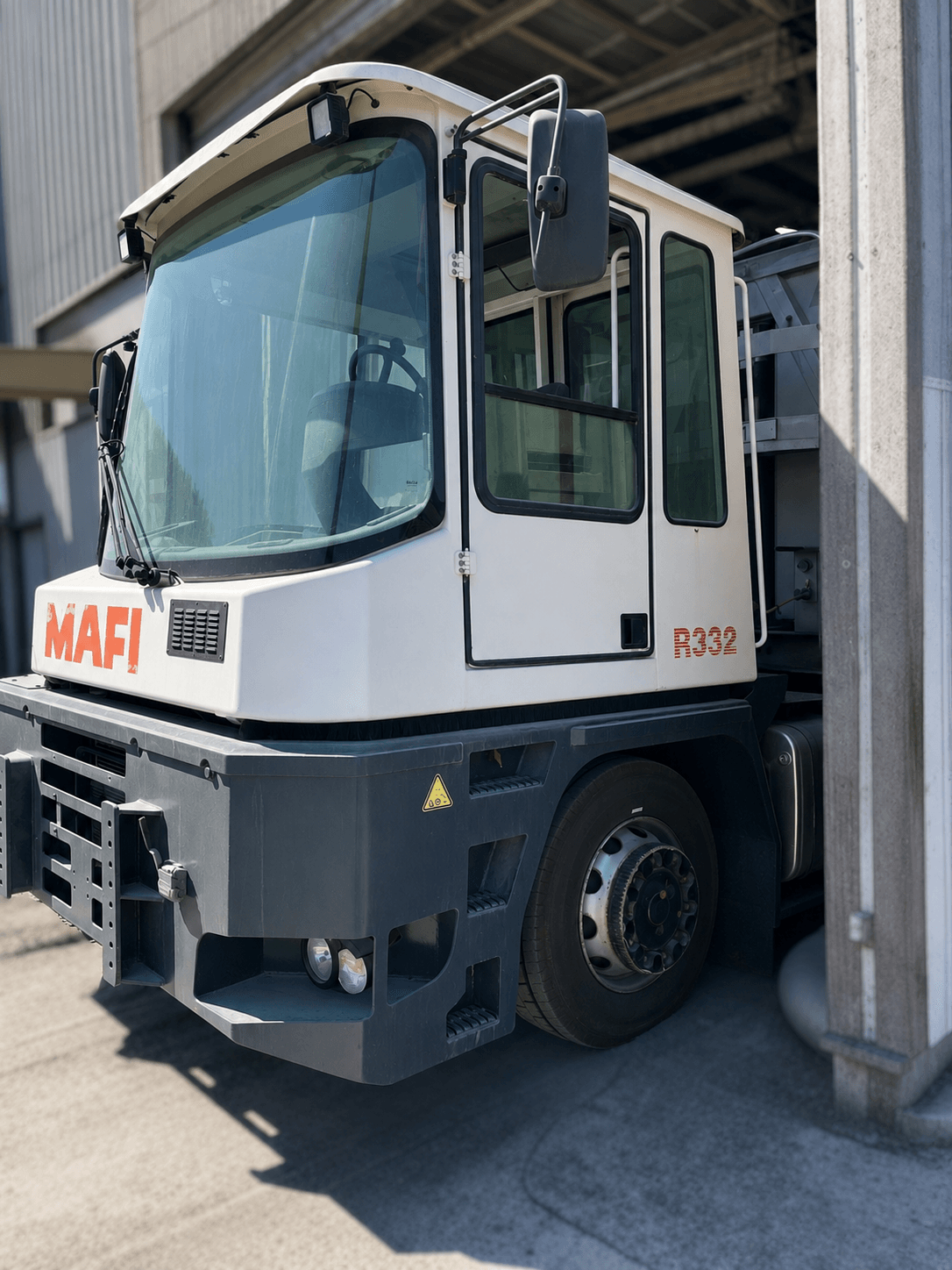 Tracteur industriel - R332
