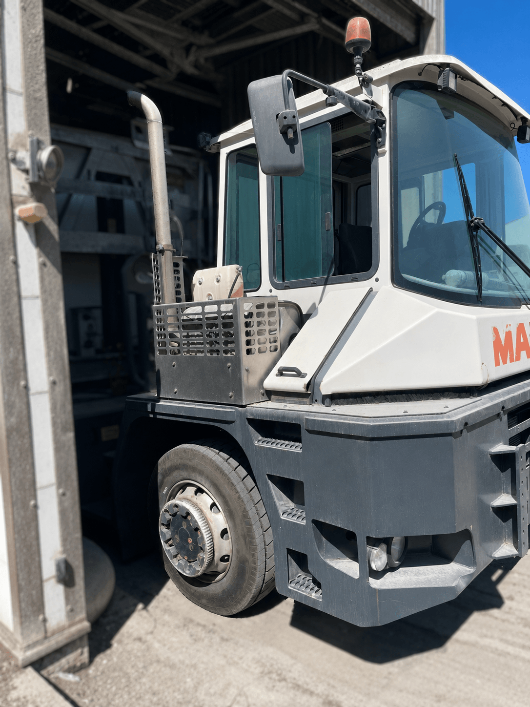 Tracteur industriel Mafi R332