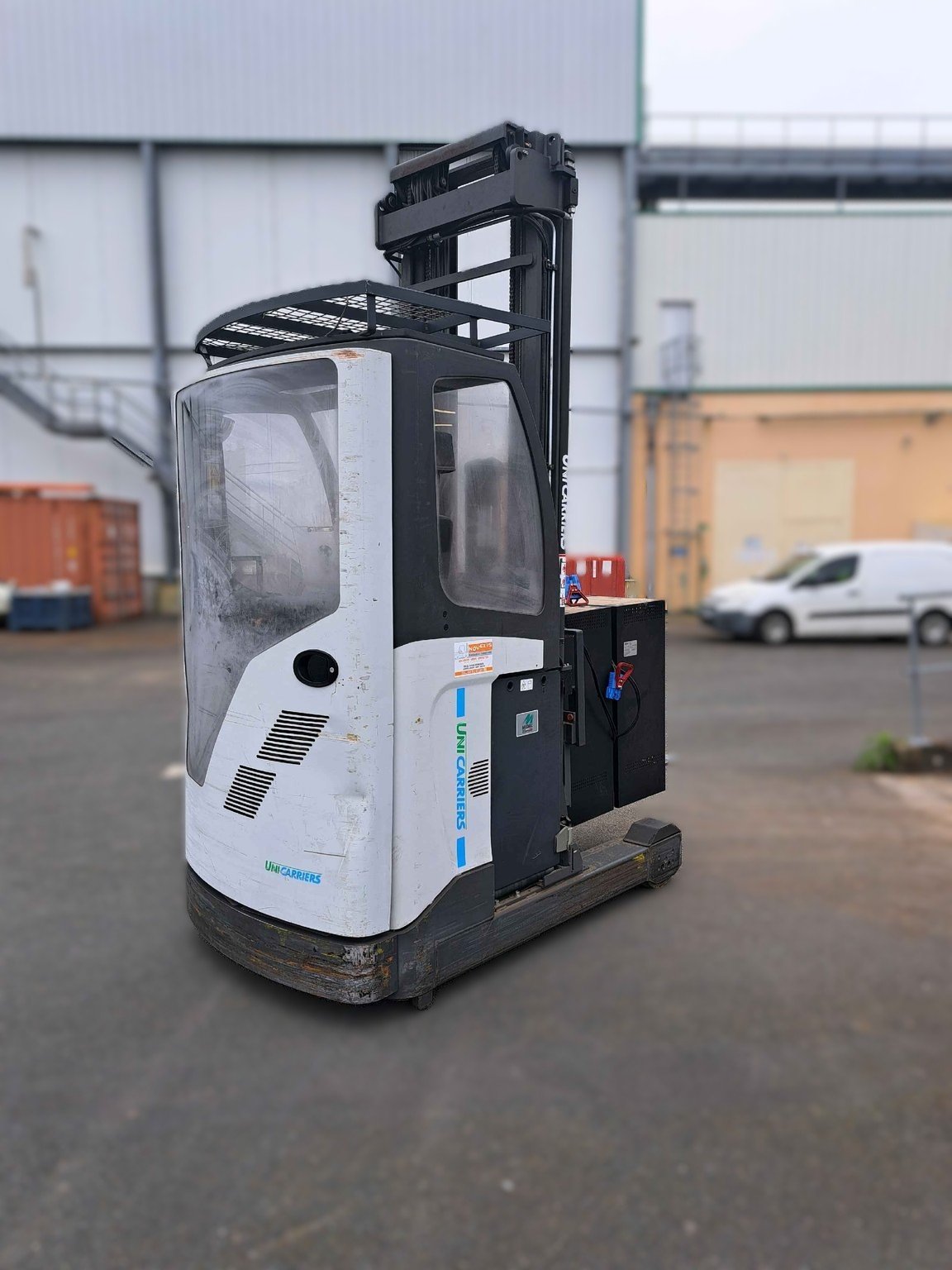 Chariot à mât rétractable UniCarriers UMS200