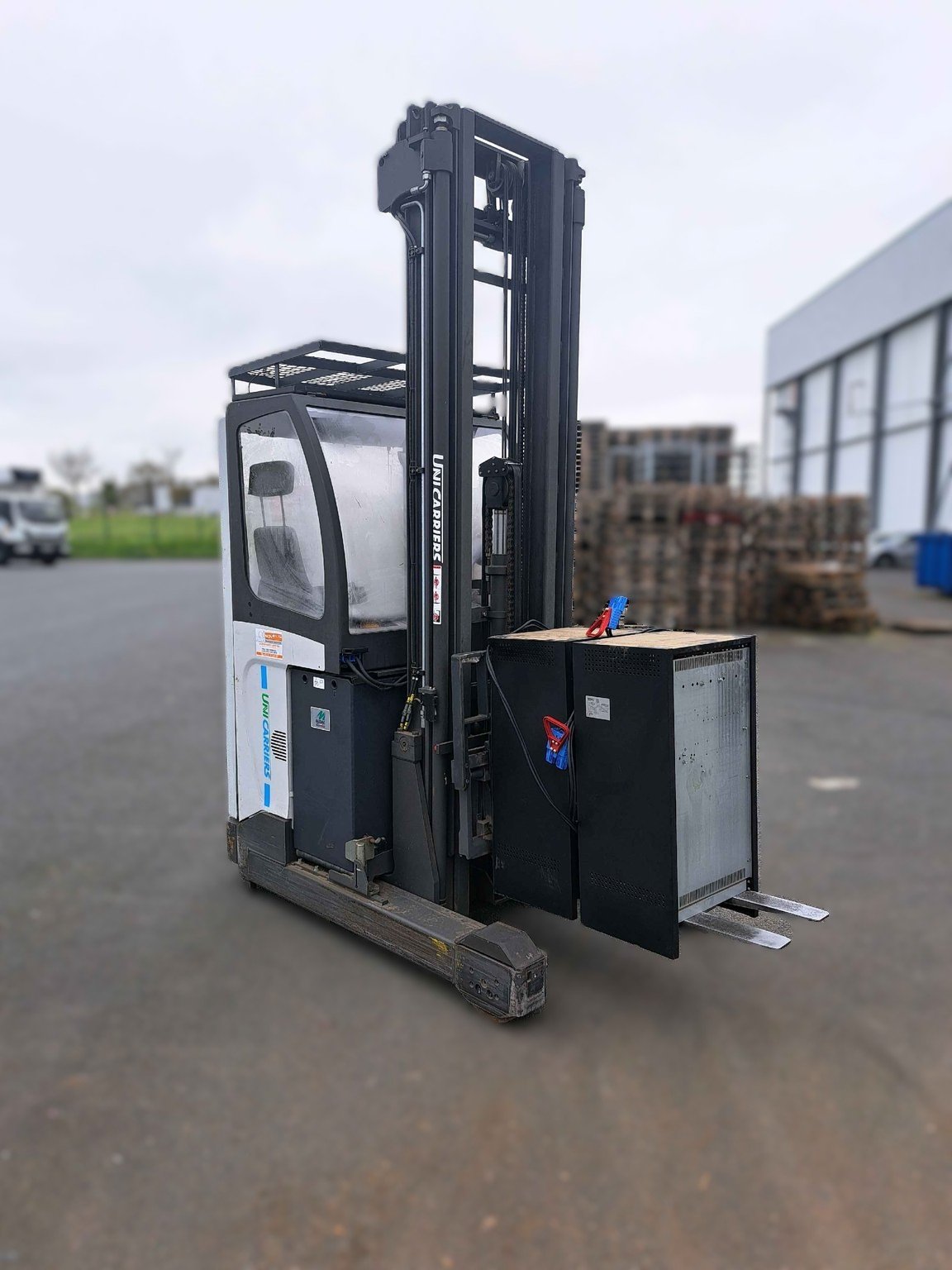 Chariot à mât rétractable UniCarriers UMS200