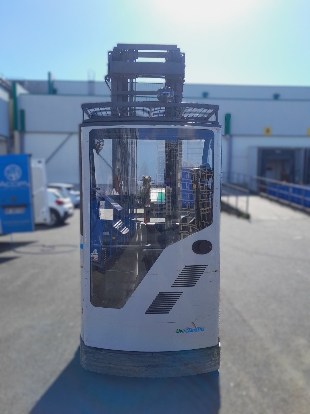 Chariot à mât rétractable UniCarriers UMS200