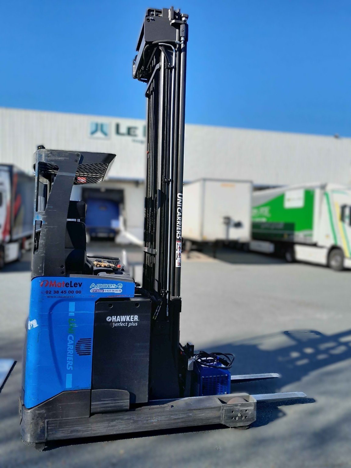 Chariot à mât rétractable UniCarriers UMS160