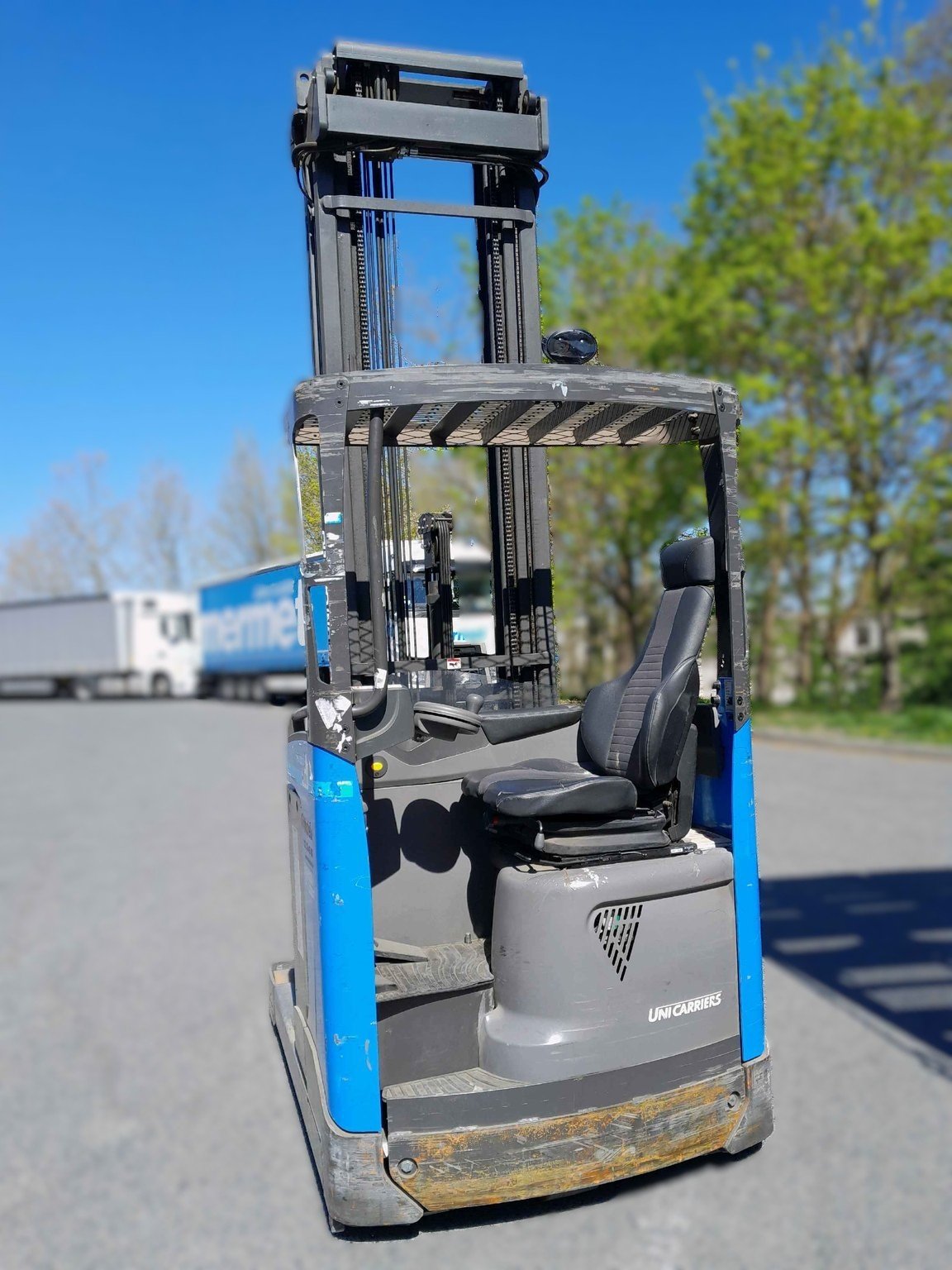 Chariot à mât rétractable UniCarriers UMS160