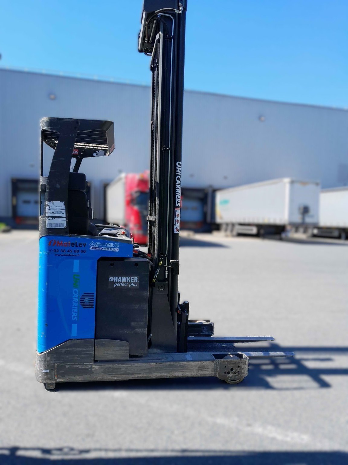 Chariot à mât rétractable UniCarriers UMS160