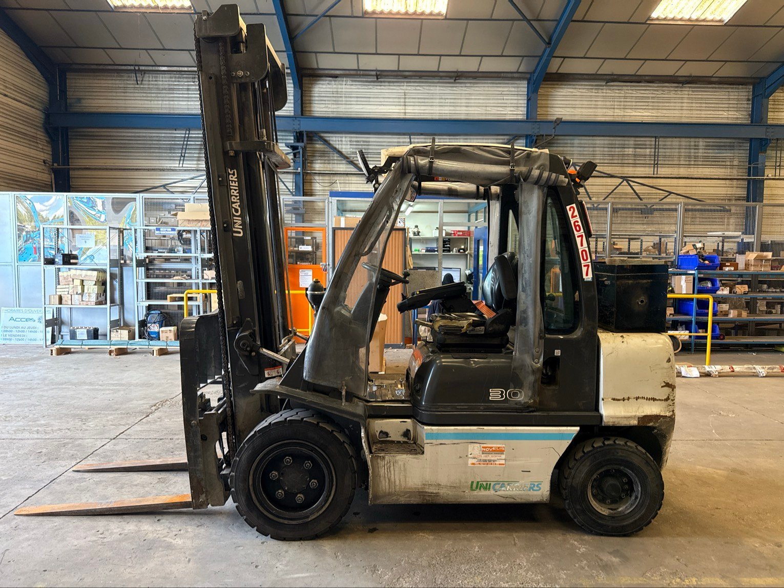 Chariot élévateur frontal UniCarriers DX30D