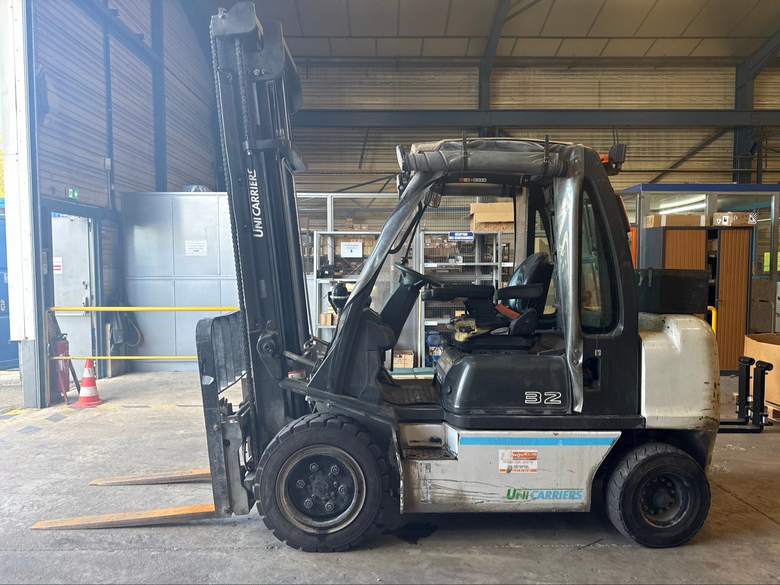 Chariot élévateur frontal UniCarriers DX32D