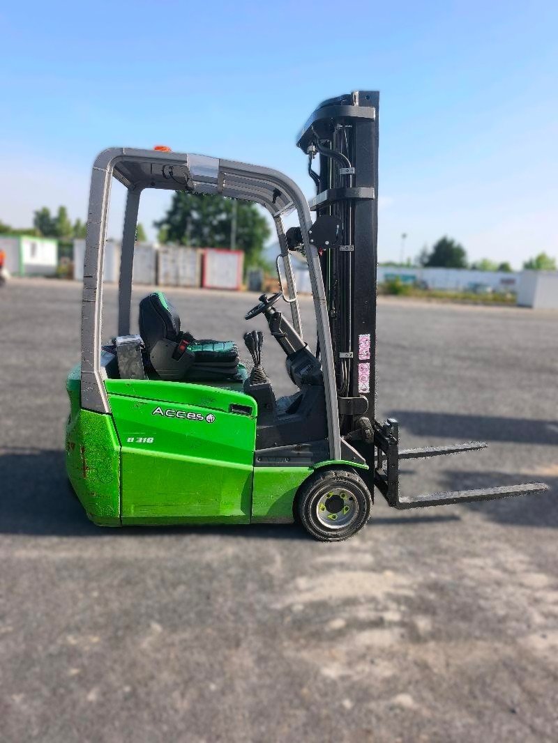Chariot élévateur frontal CESAB B318