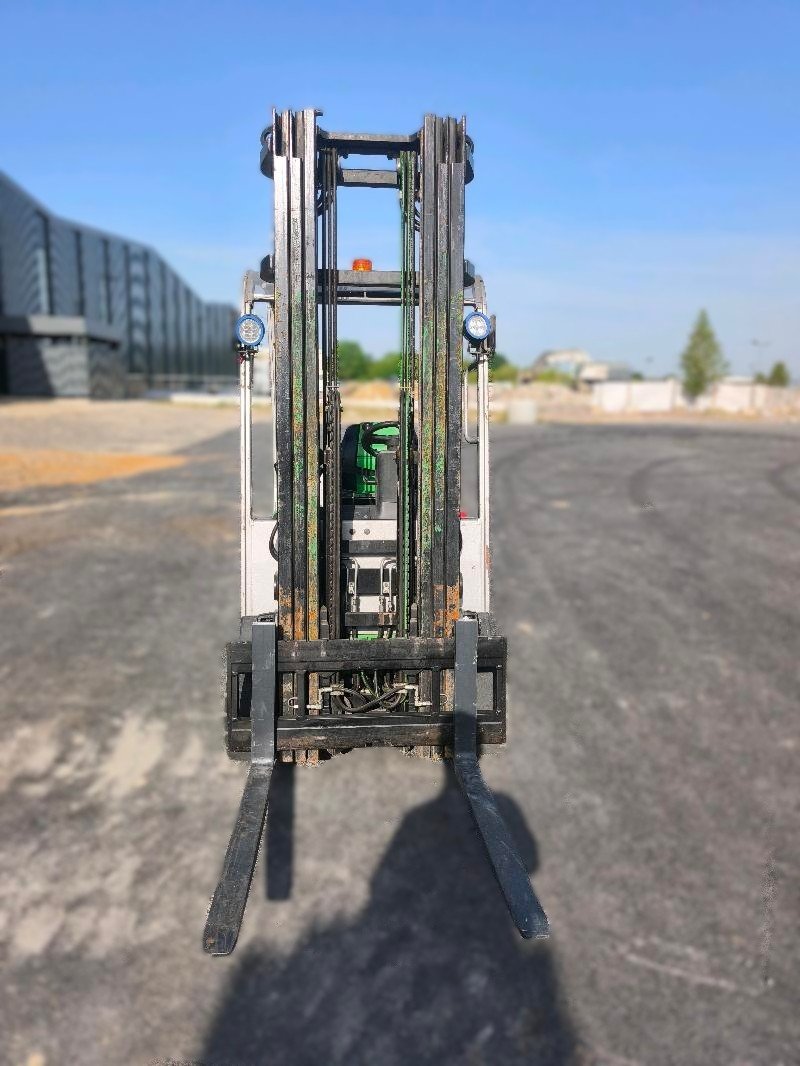 Chariot élévateur frontal CESAB B318