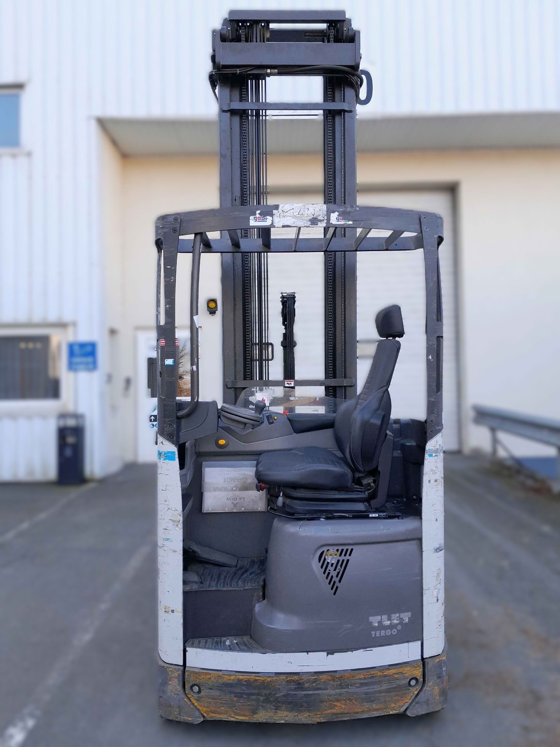 Chariot à mât rétractable UniCarriers UMS160
