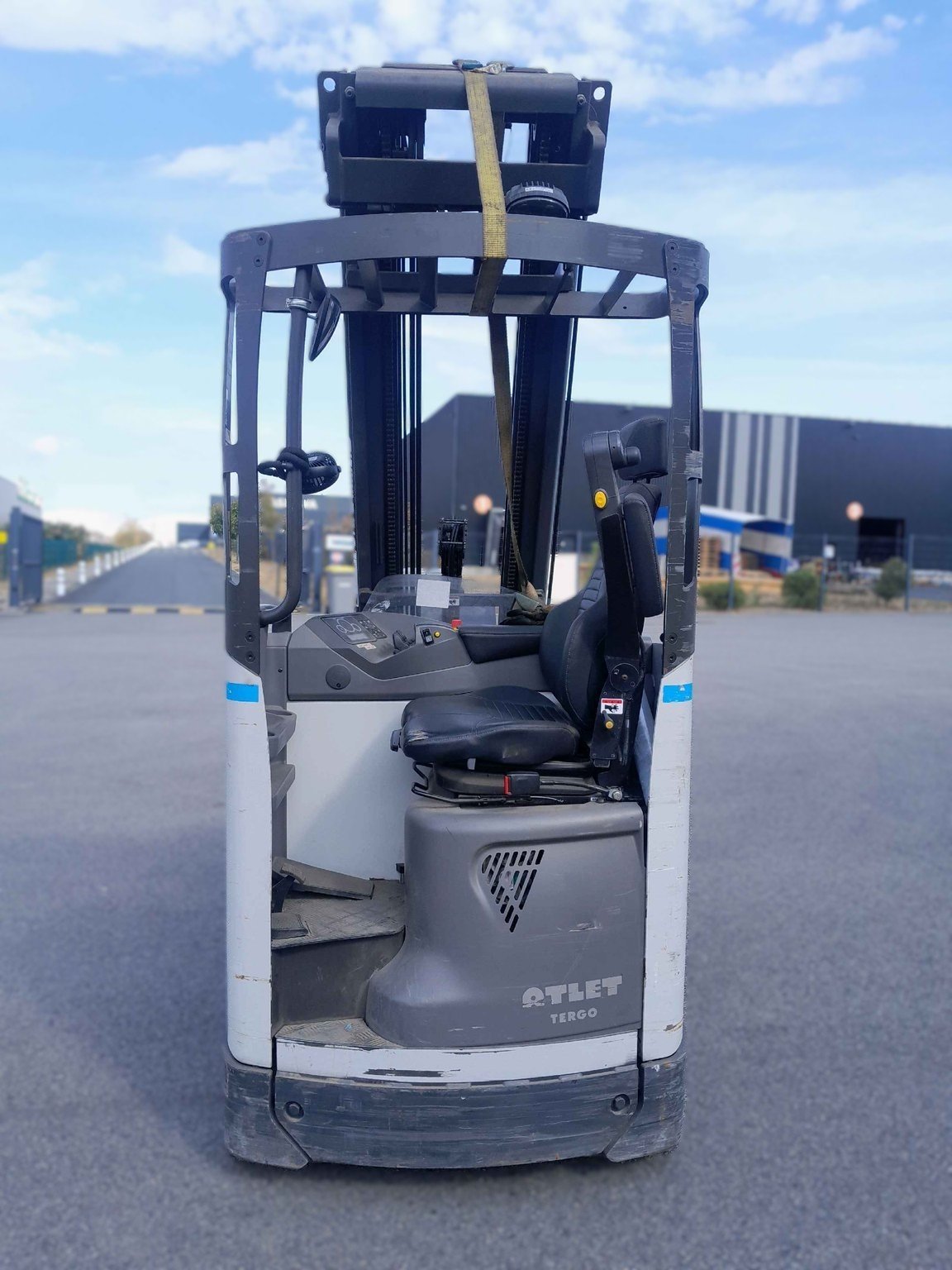 Chariot à mât rétractable UniCarriers ULS140