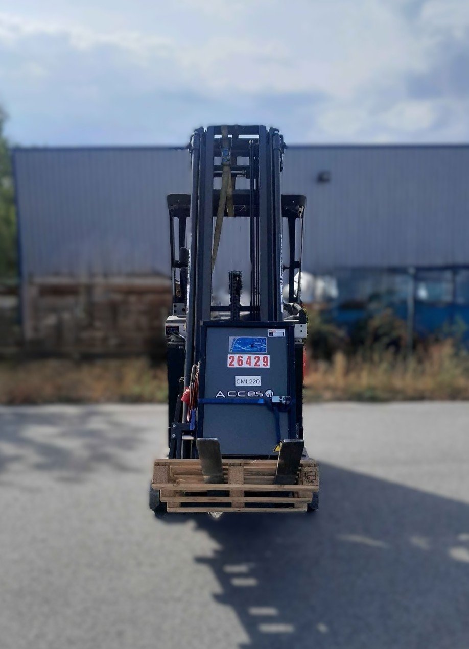 Chariot à mât rétractable UniCarriers ULS140