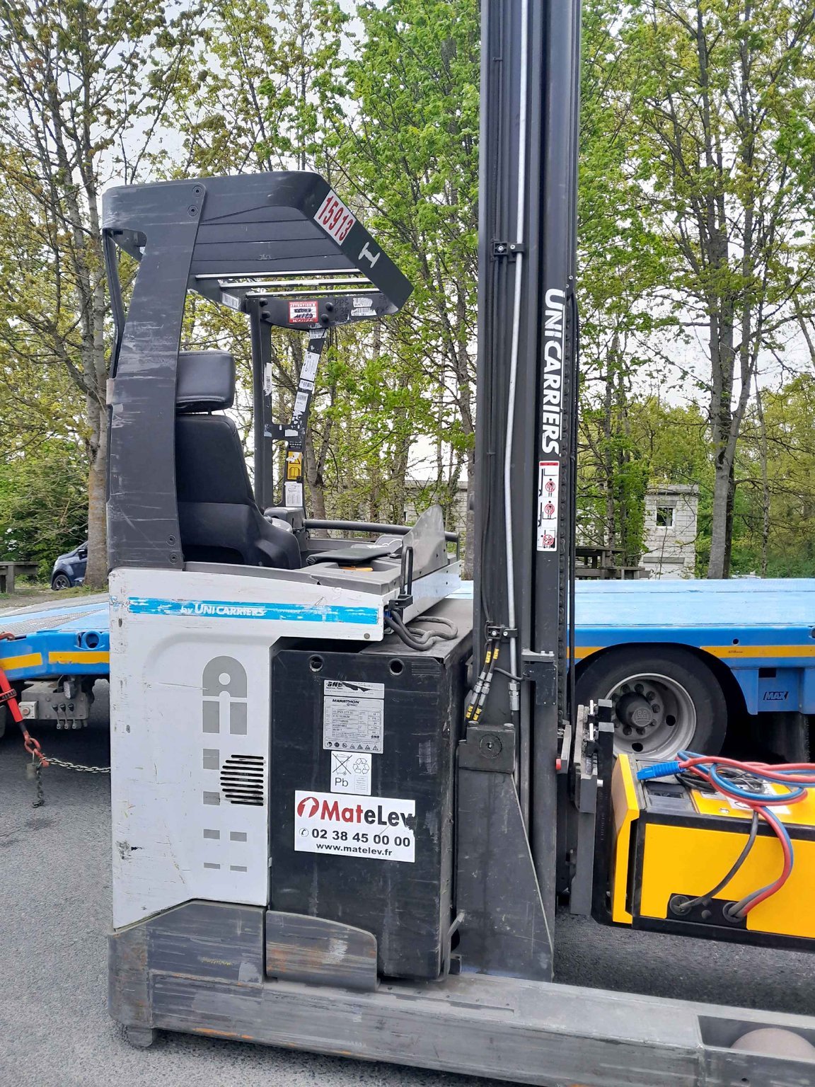 Chariot à mât rétractable UniCarriers UMS160
