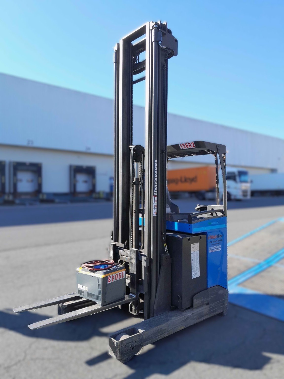 Chariot à mât rétractable UniCarriers UMS160