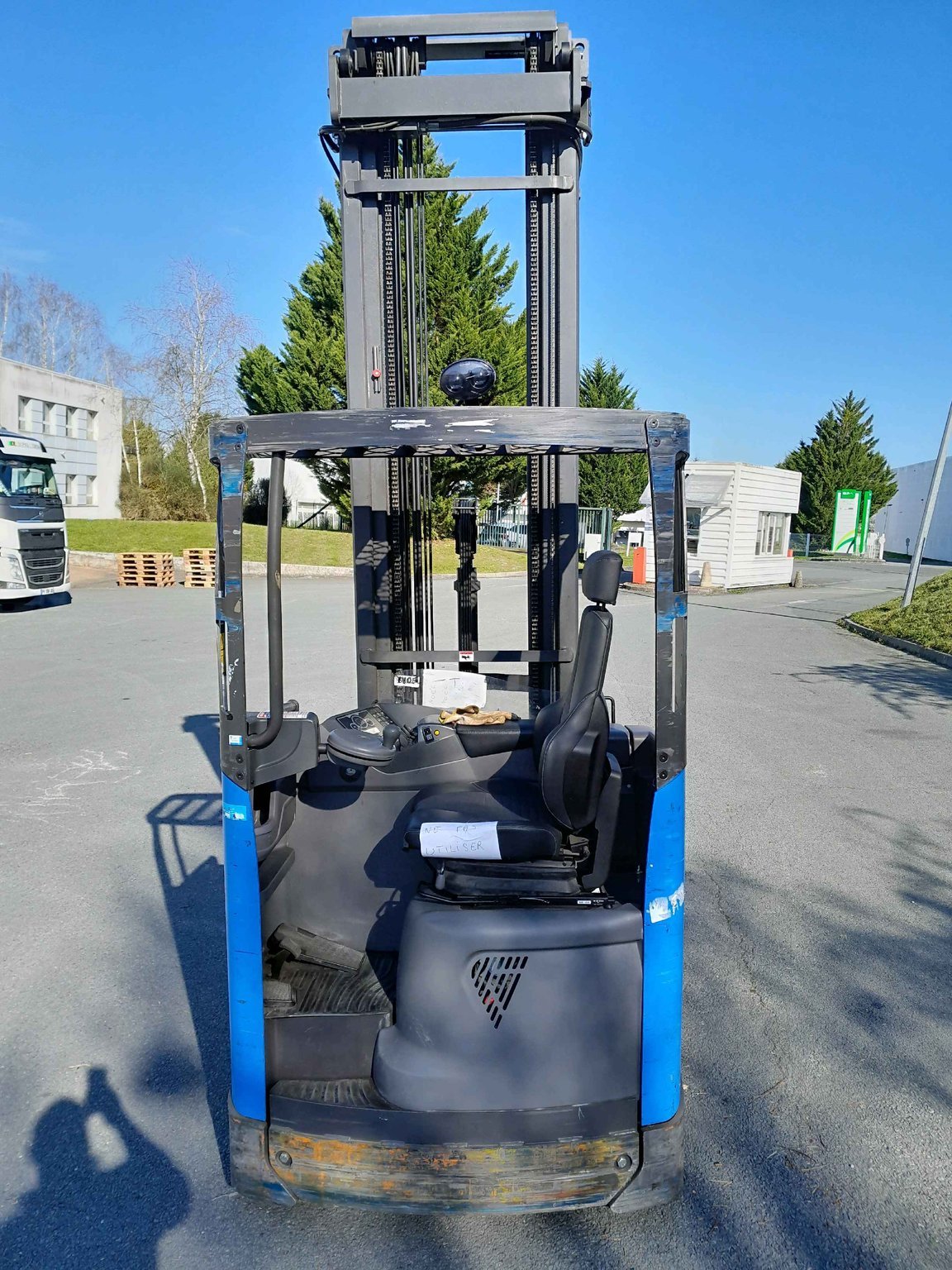 Chariot à mât rétractable UniCarriers UMS160