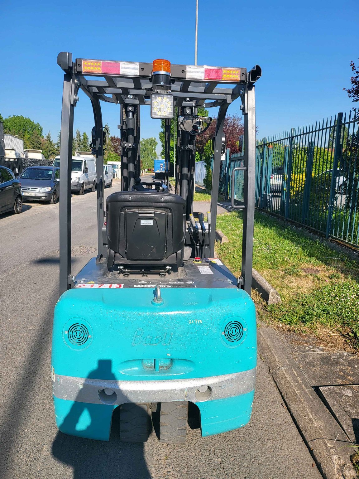 Chariot élévateur frontal - KBET15