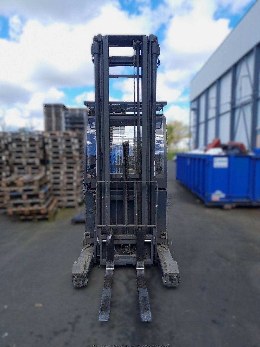 Chariot à mât rétractable UniCarriers UMS200
