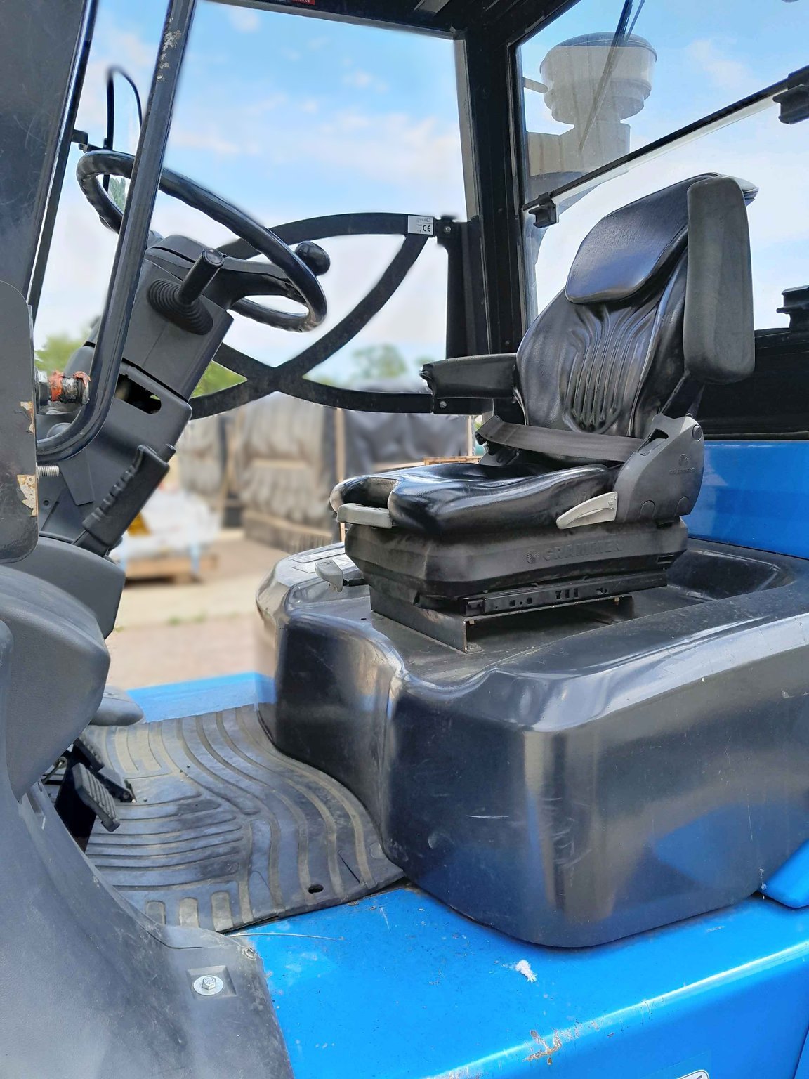 Chariot élévateur frontal UniCarriers FD70-3