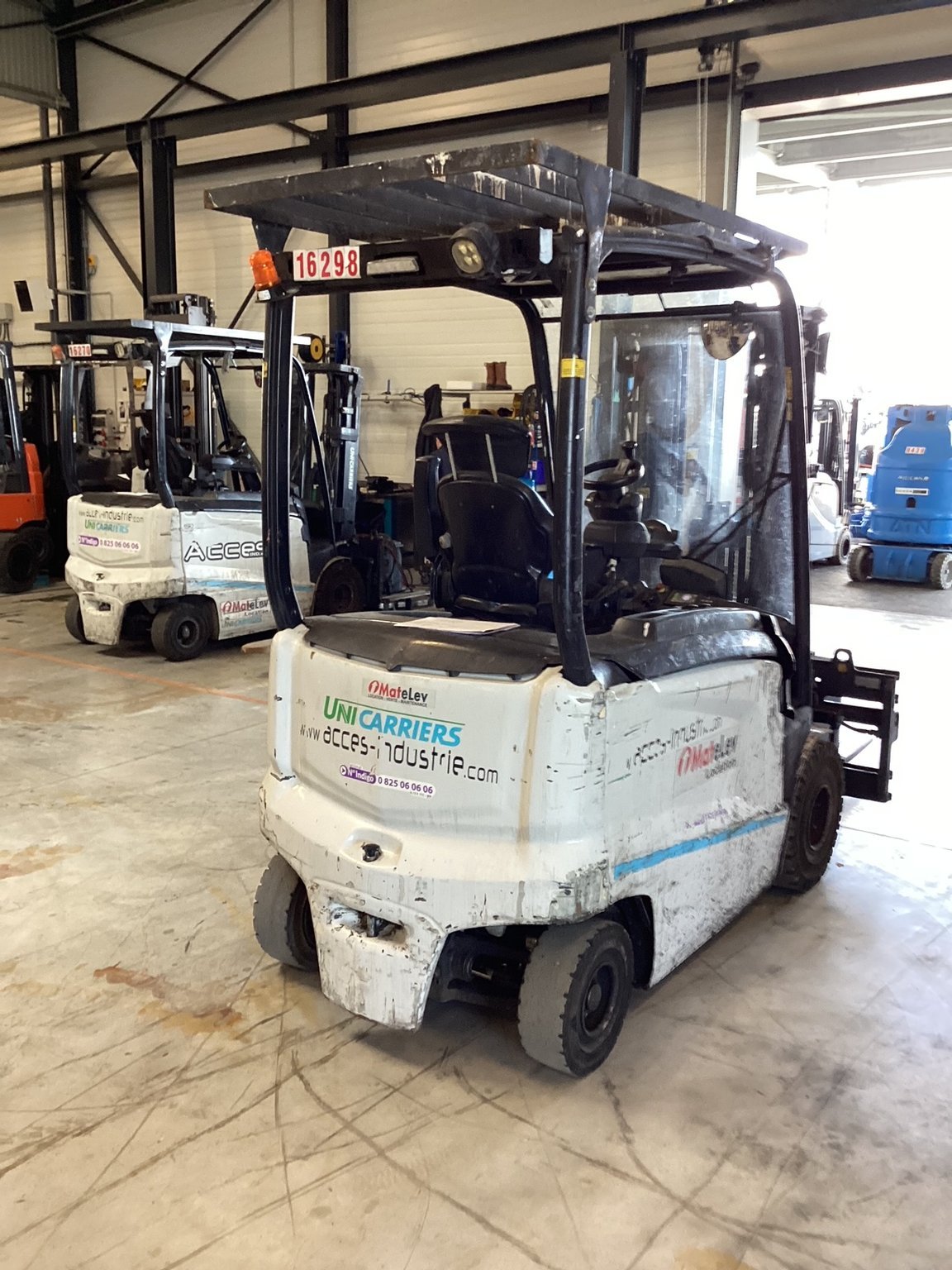 Chariot élévateur frontal UniCarriers MX25