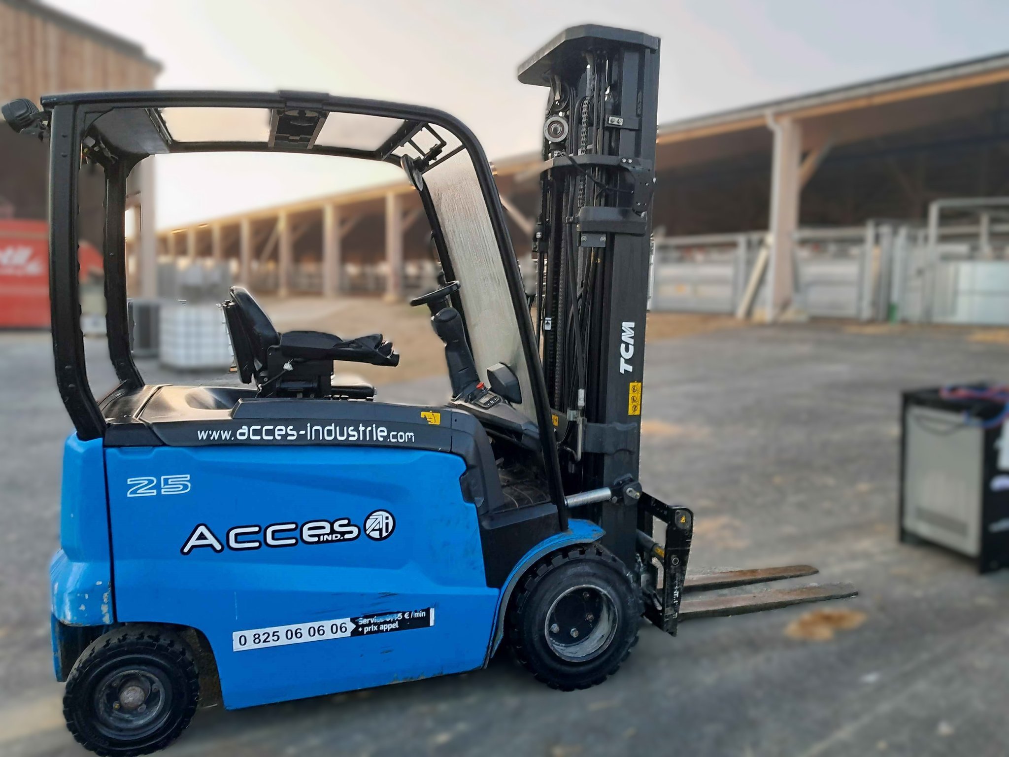 Chariot élévateur frontal TCM FHB25-F1