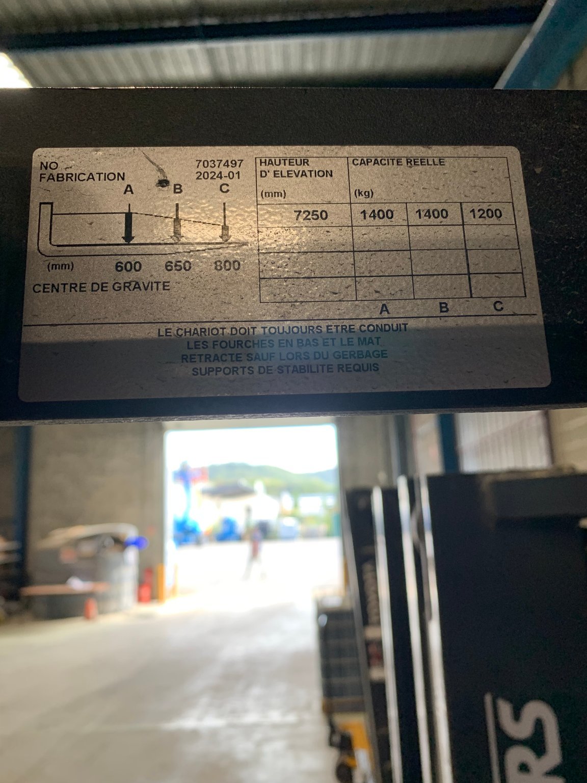 Chariot à mât rétractable CESAB R314