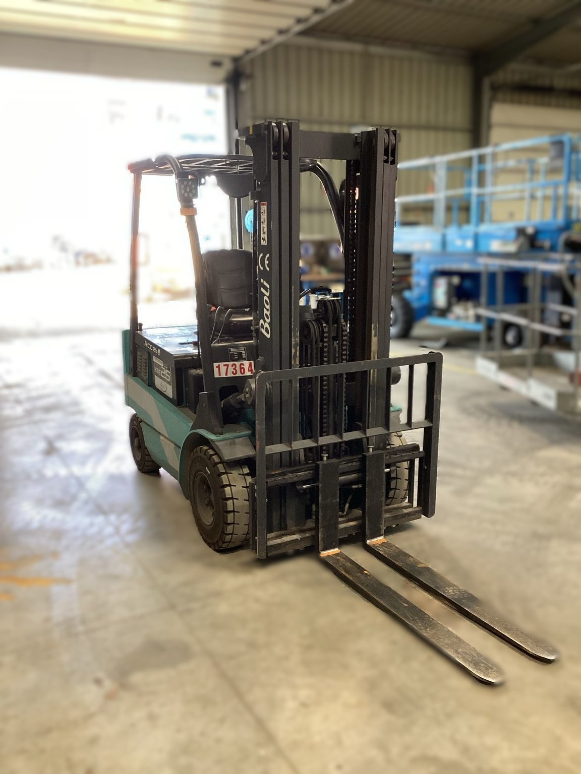 Chariot élévateur frontal Baoli KBE25