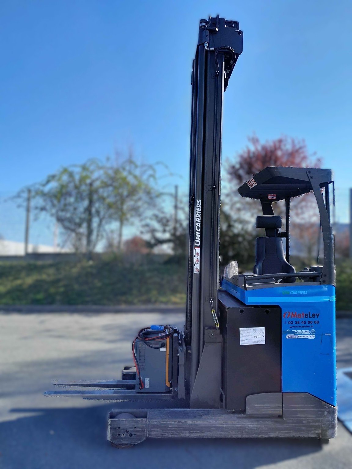 Chariot à mât rétractable UniCarriers UMS160