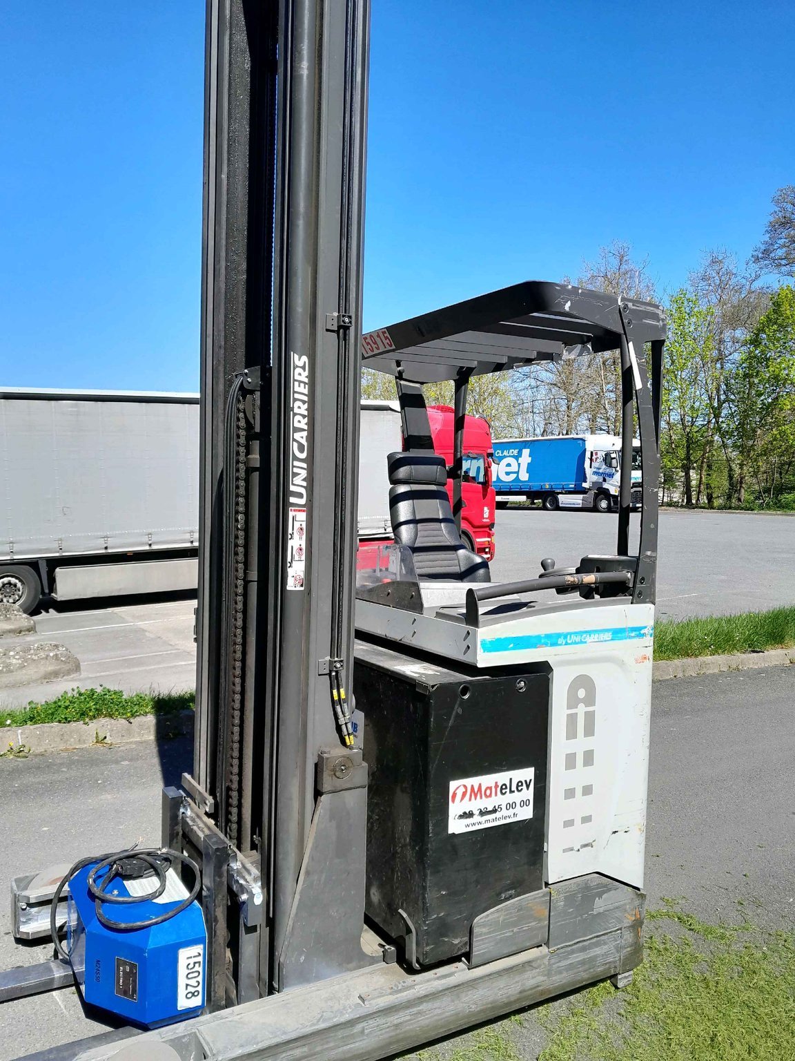 Chariot à mât rétractable UniCarriers UMS160