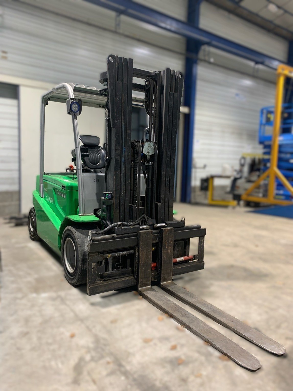 Chariot élévateur frontal CESAB B645