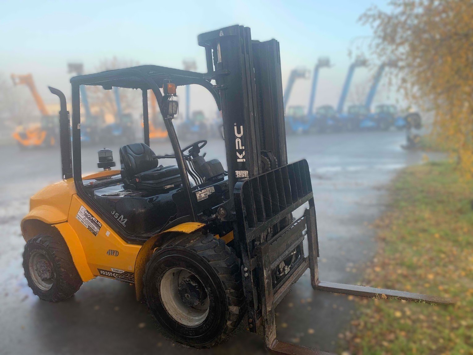 Chariot élévateur tout terrain KPC FD35T-C4WD