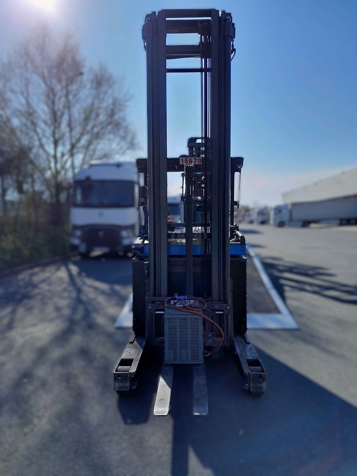 Chariot à mât rétractable UniCarriers UMS160