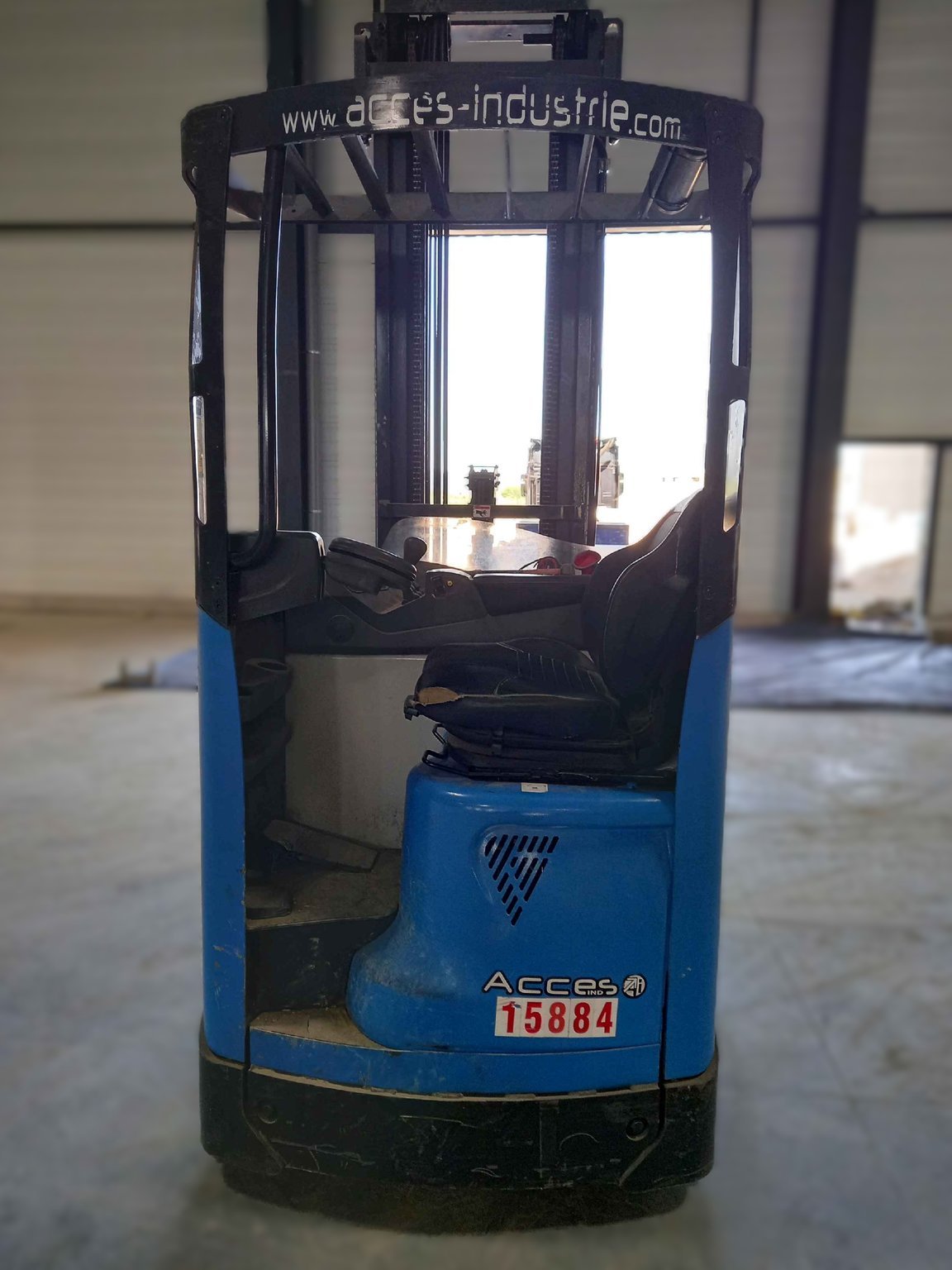 Chariot à mât rétractable UniCarriers ULS140