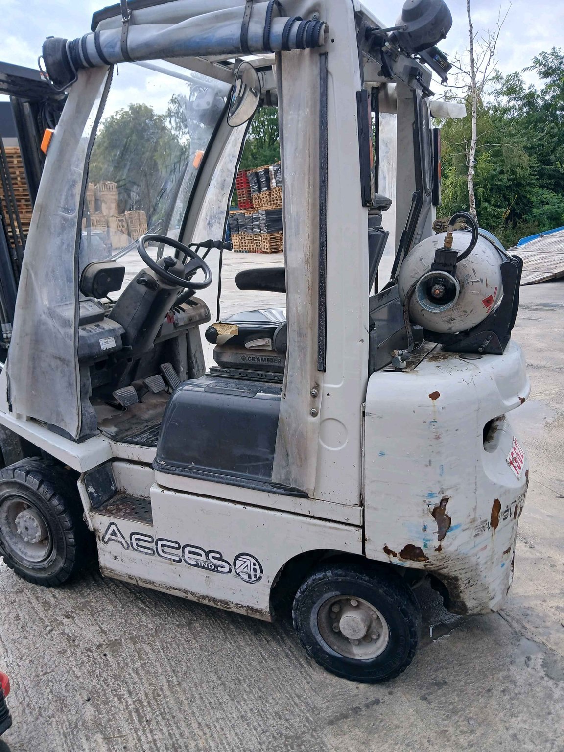 Chariot élévateur frontal Nissan P1D1A18LQ