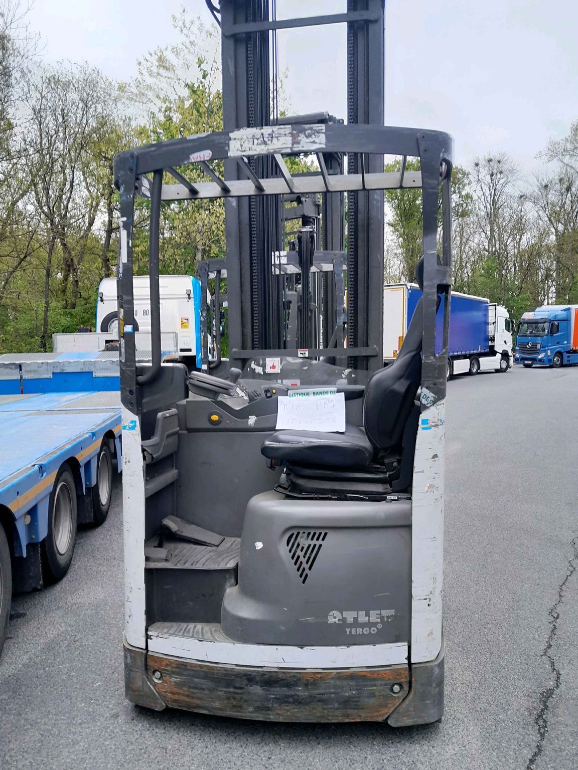 Chariot à mât rétractable - UMS160