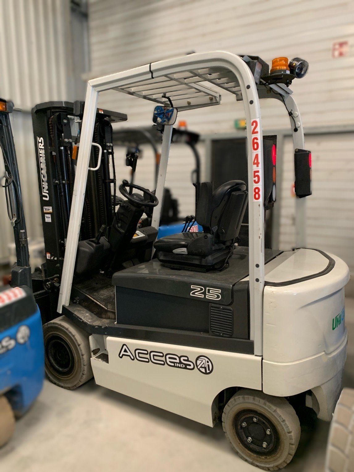 Chariot élévateur frontal UniCarriers QX2-25