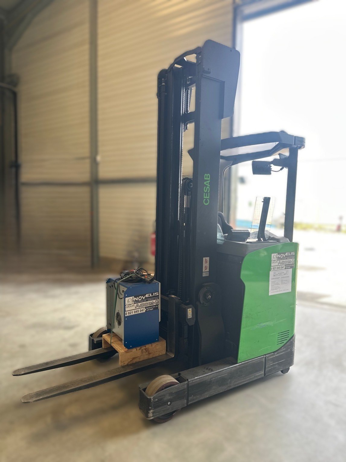 Chariot à mât rétractable CESAB R314