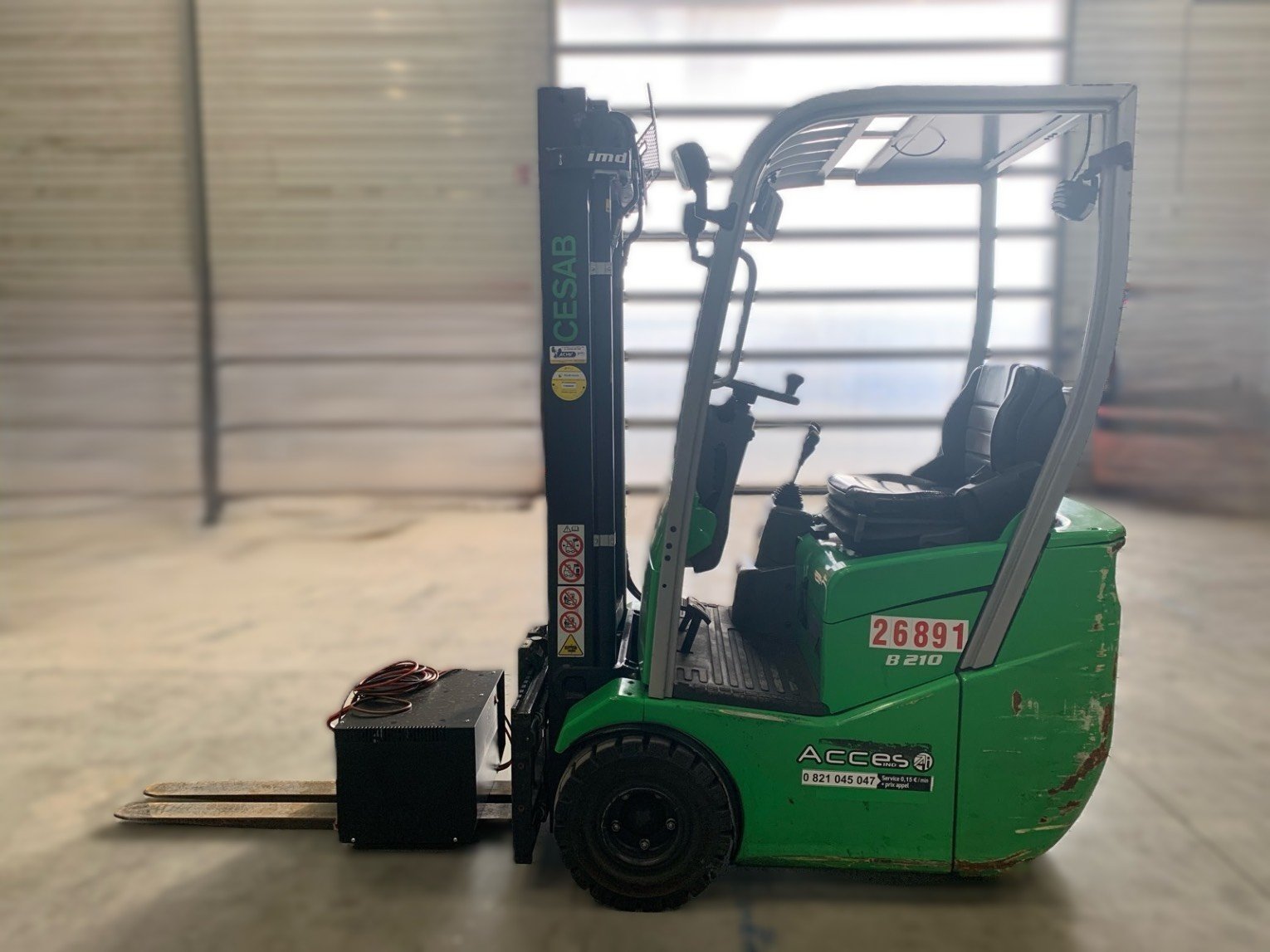 Chariot élévateur frontal CESAB B210