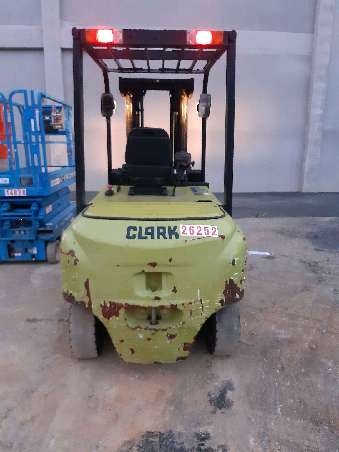 Chariot élévateur frontal Clark GEX40