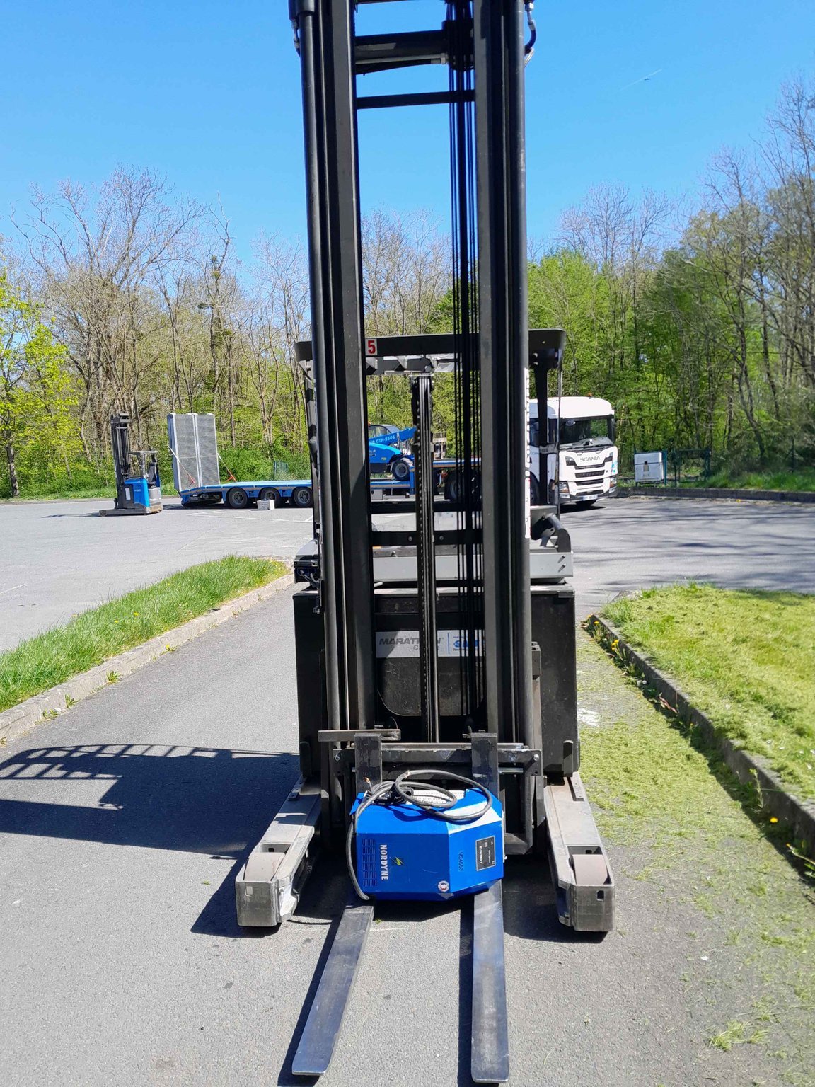 Chariot à mât rétractable UniCarriers UMS160