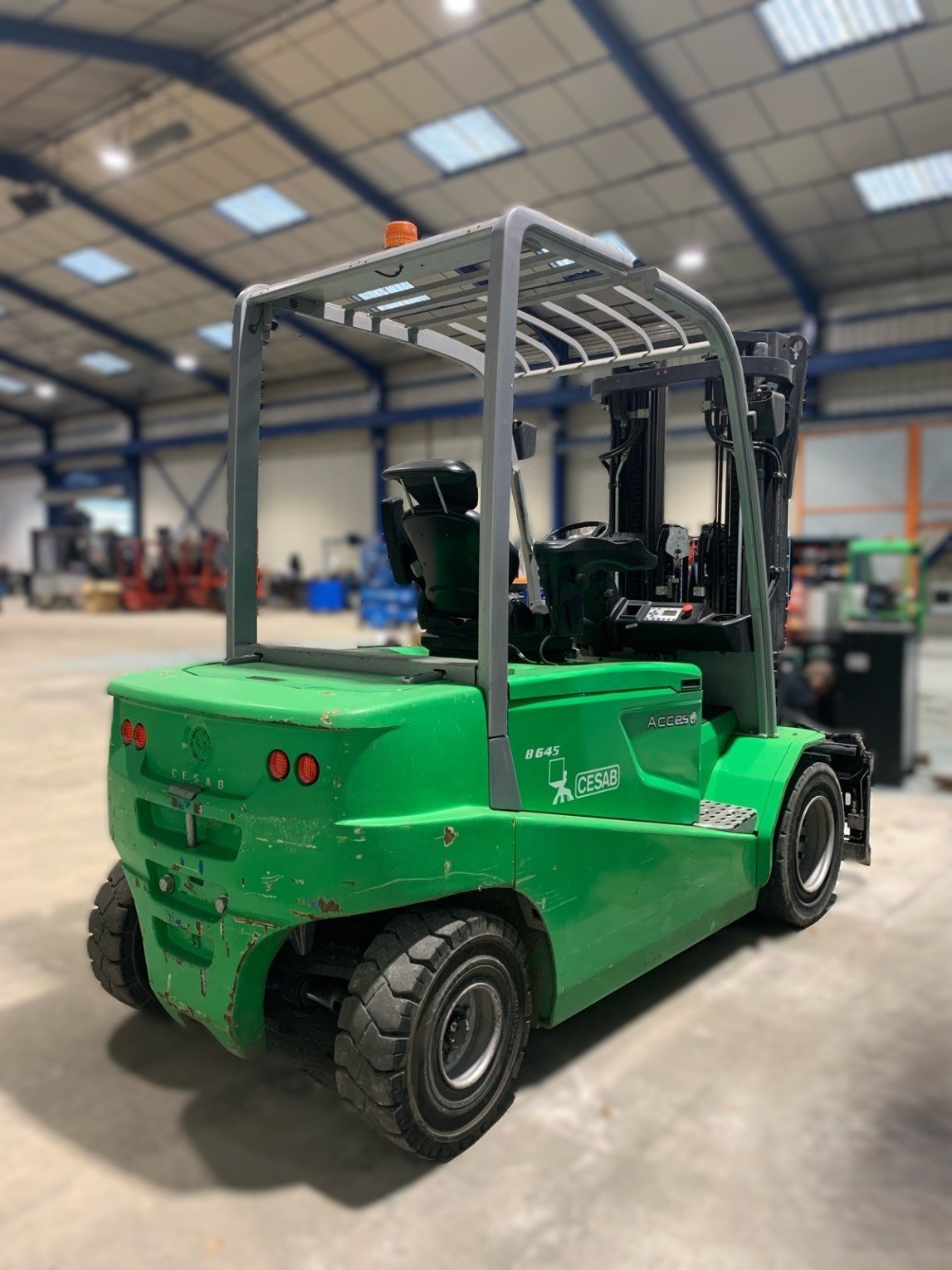 Chariot élévateur frontal - B645