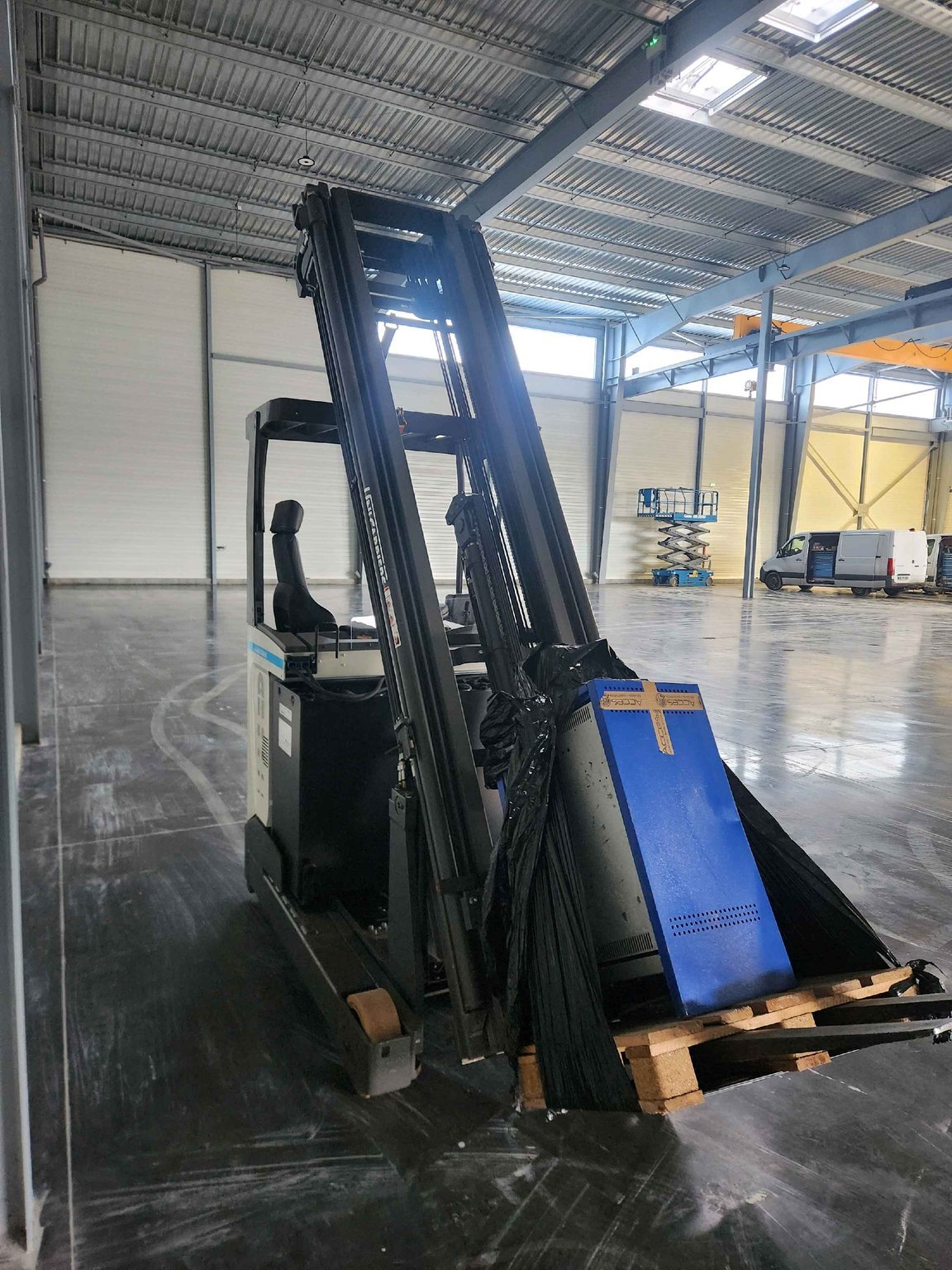 Chariot à mât rétractable UniCarriers UMS160