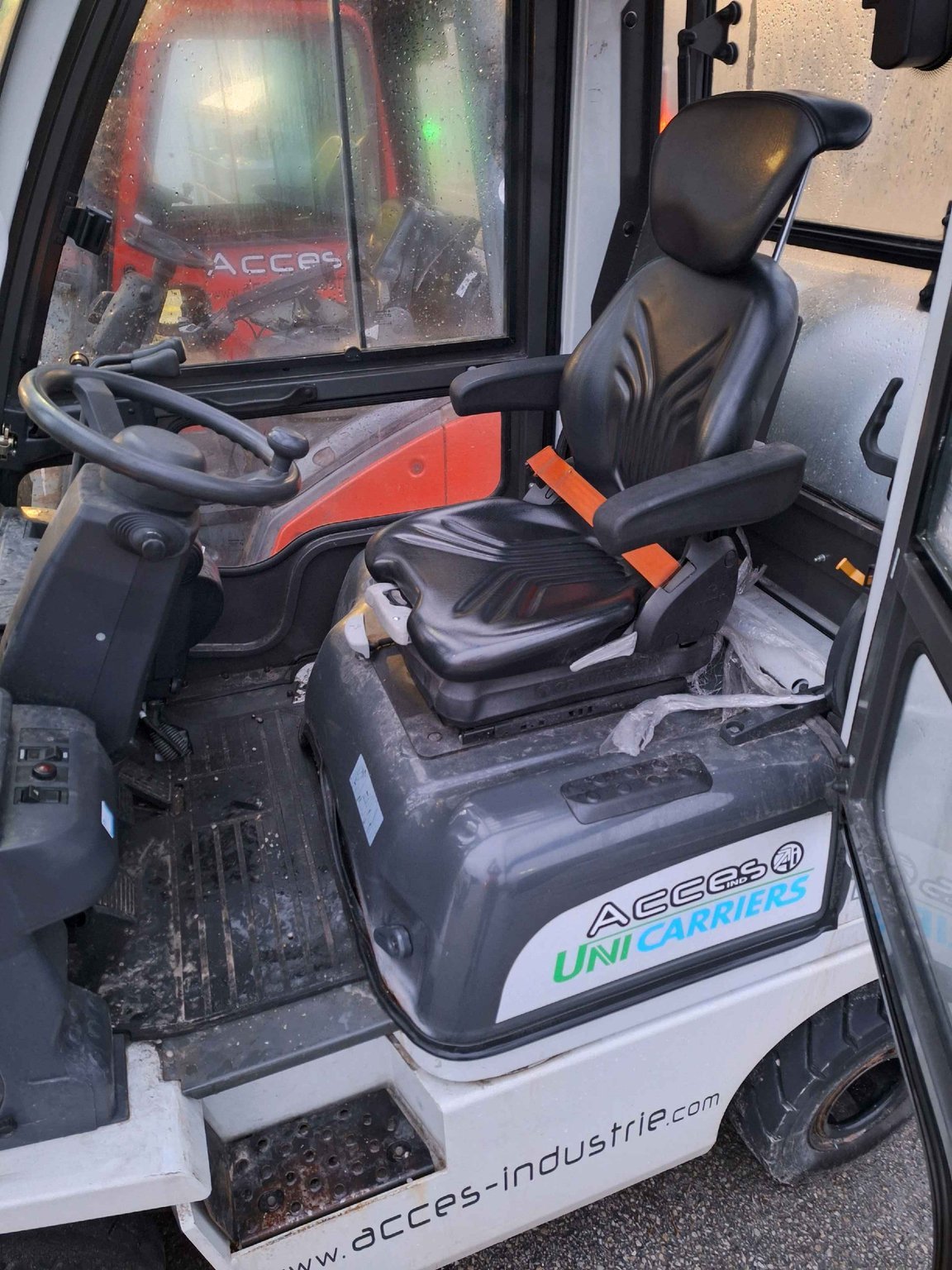 Chariot élévateur frontal UniCarriers DX18G