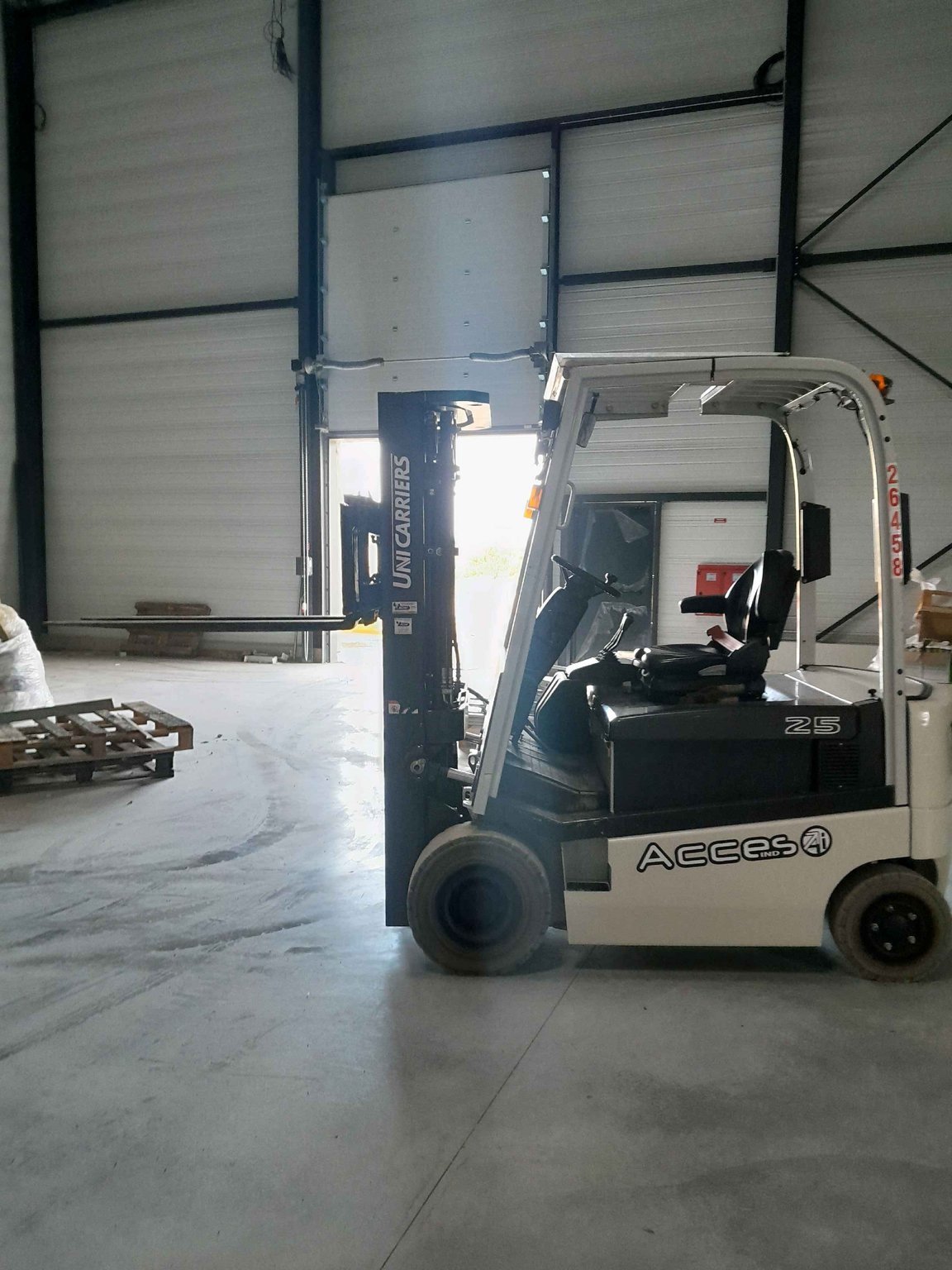Chariot élévateur frontal UniCarriers QX2-25