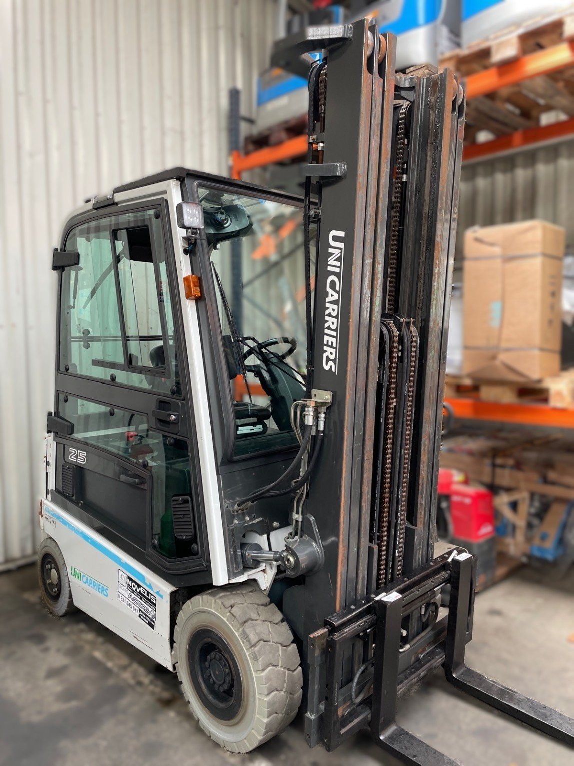 Chariot élévateur frontal UniCarriers QX2-25