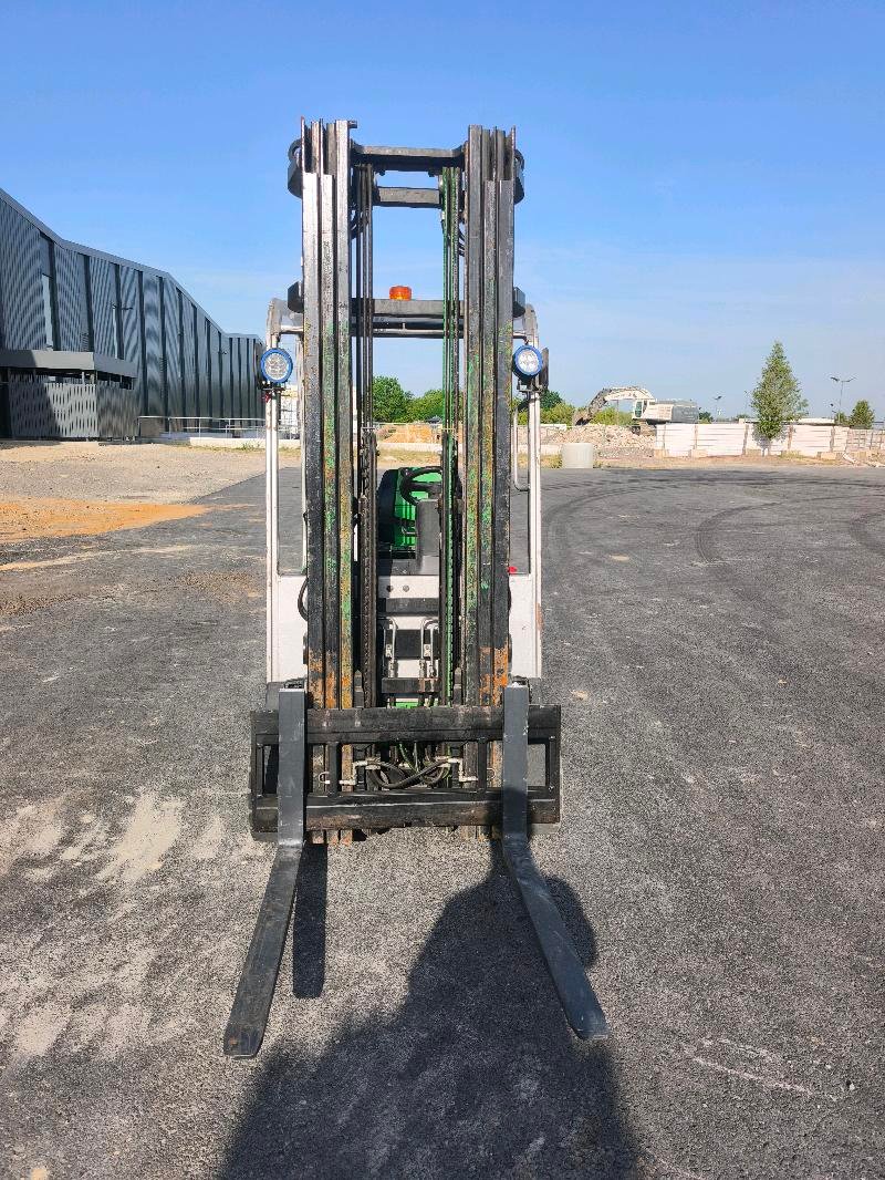 Chariot élévateur frontal CESAB B318