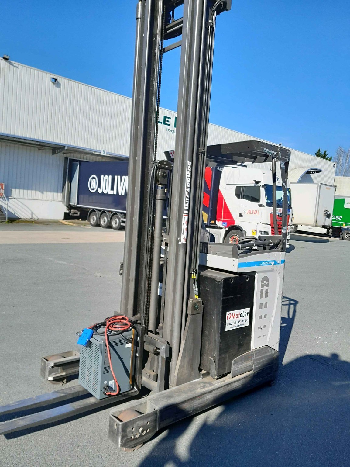Chariot à mât rétractable UniCarriers UMS160