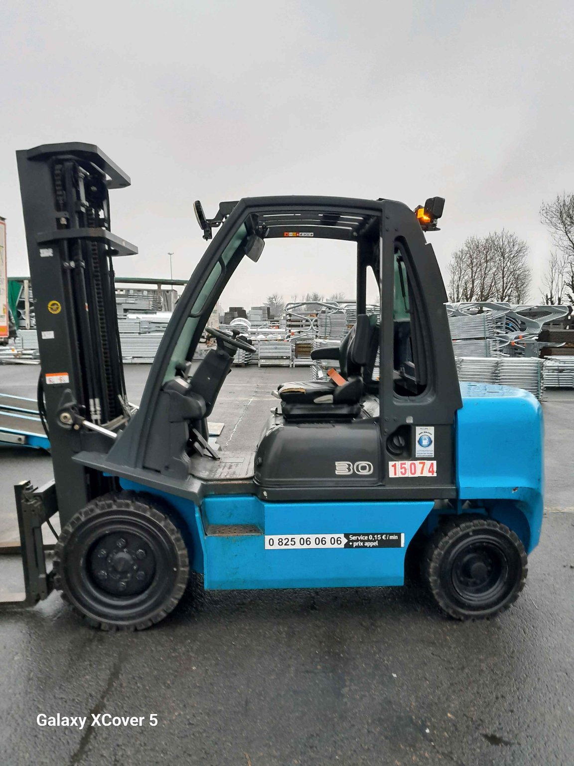 Chariot élévateur frontal UniCarriers DX30D