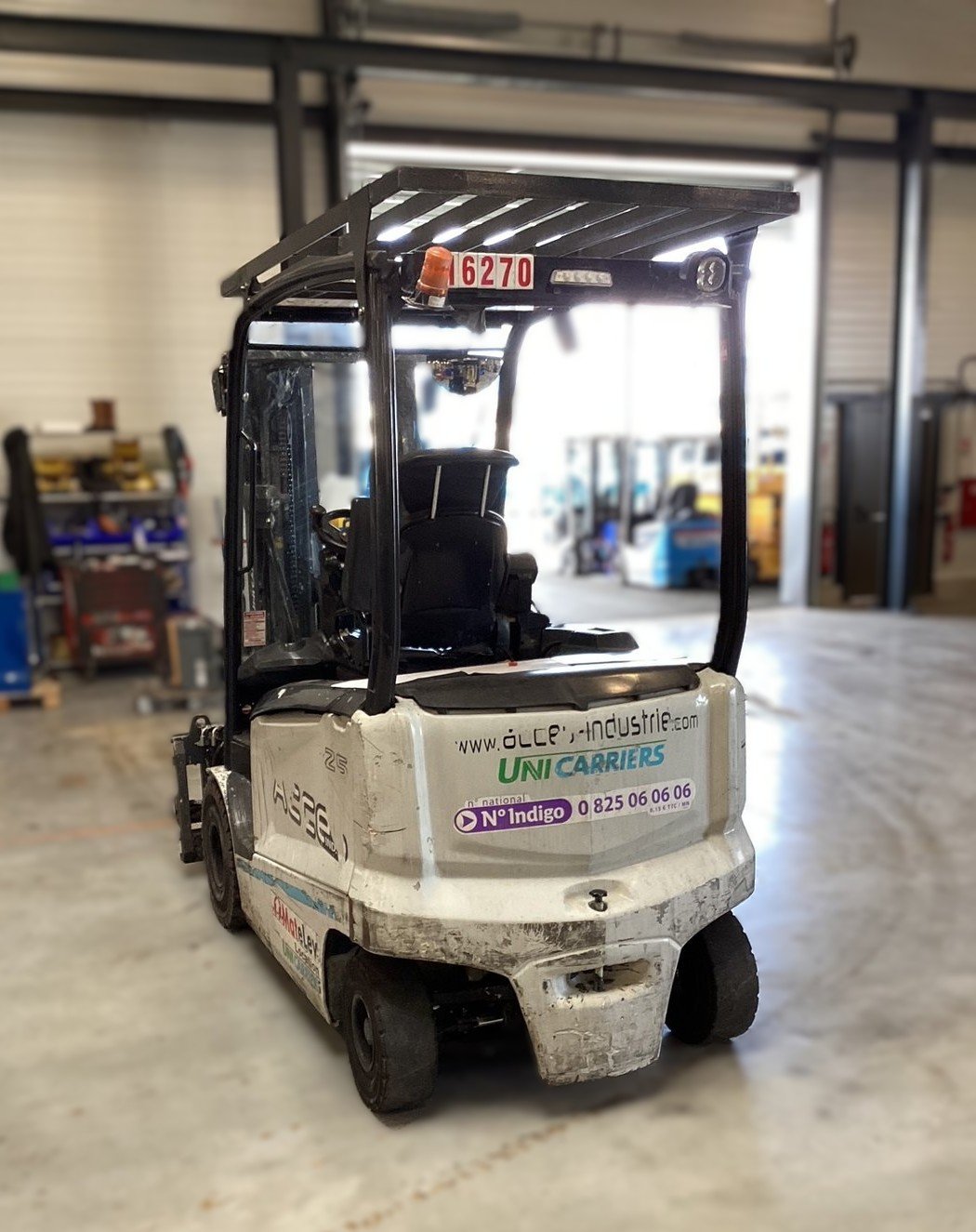 Chariot élévateur frontal UniCarriers MX25