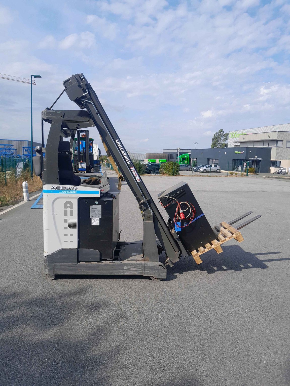 Chariot à mât rétractable UniCarriers ULS140